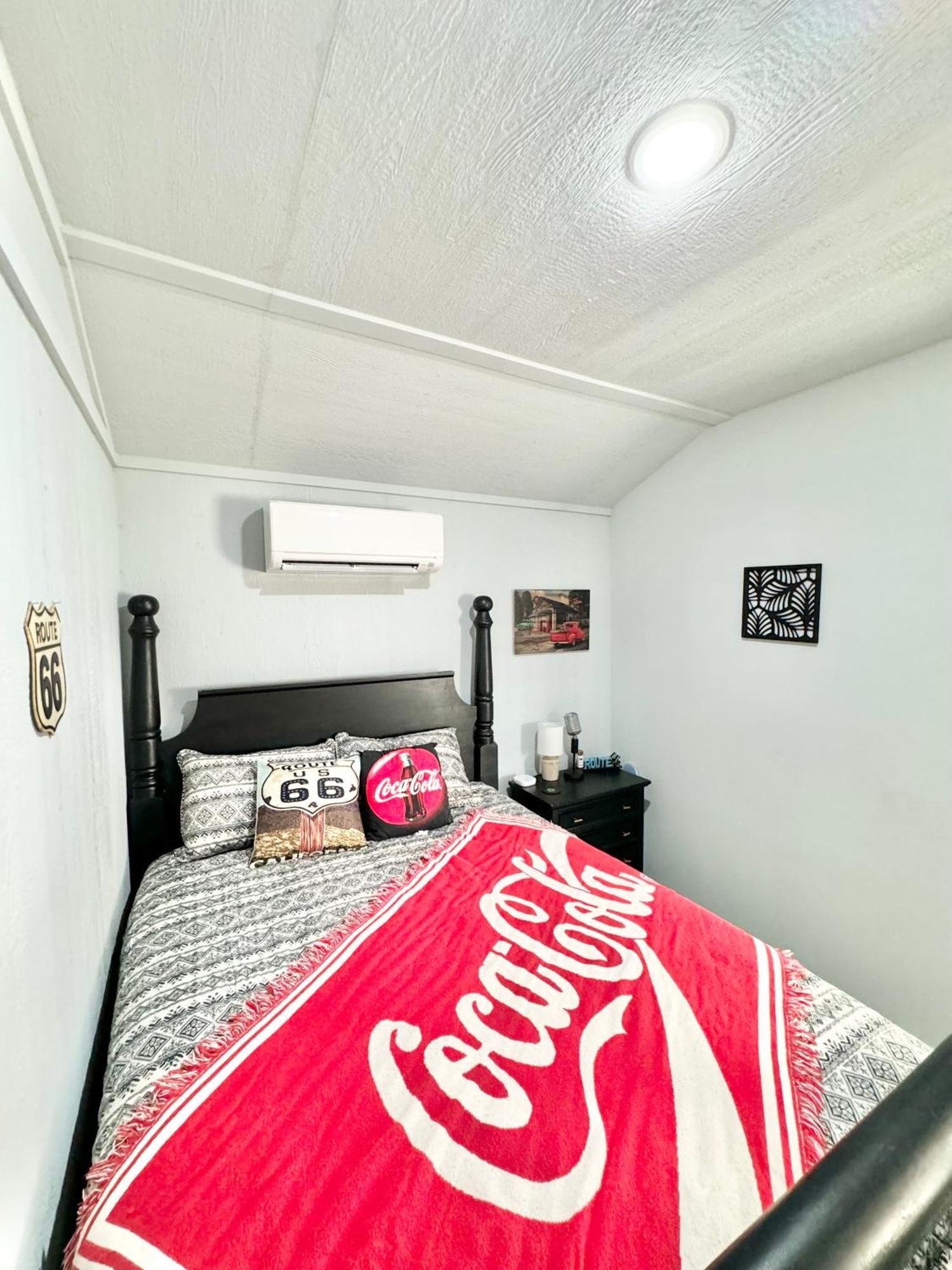 Charming Rt 66 Tiny Cabin-mins To Main St Сasa de vacaciones *