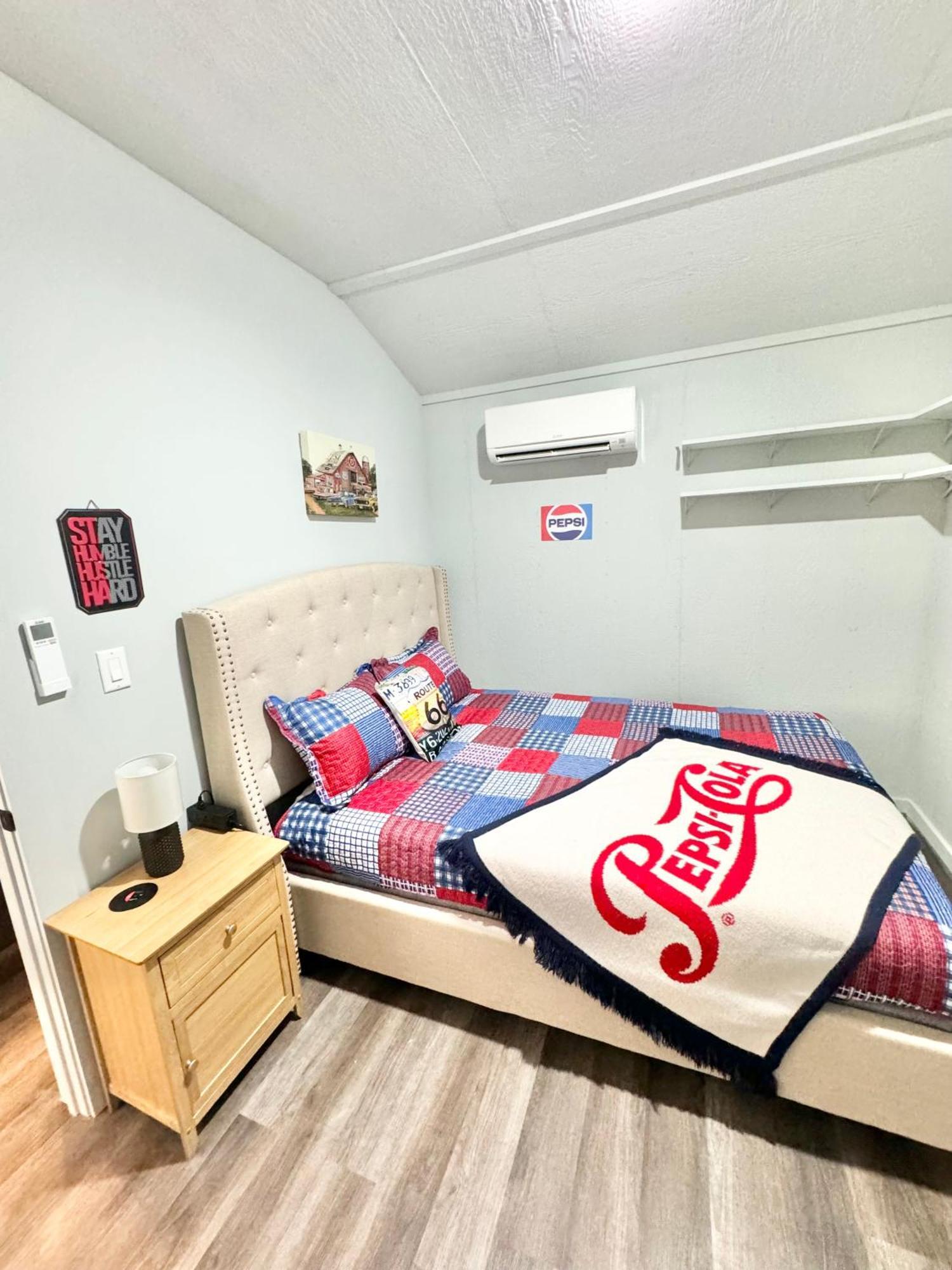 Charming Rt 66 Tiny Cabin-mins To Main St Holiday home