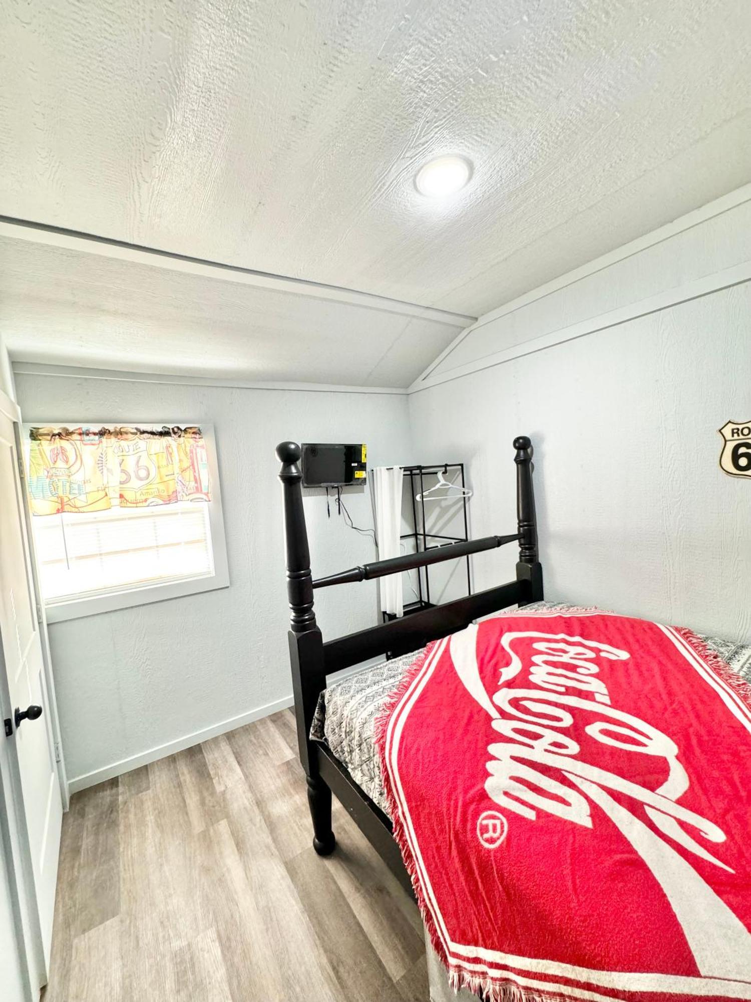 Charming Rt 66 Tiny Cabin-mins To Main St Holiday home *