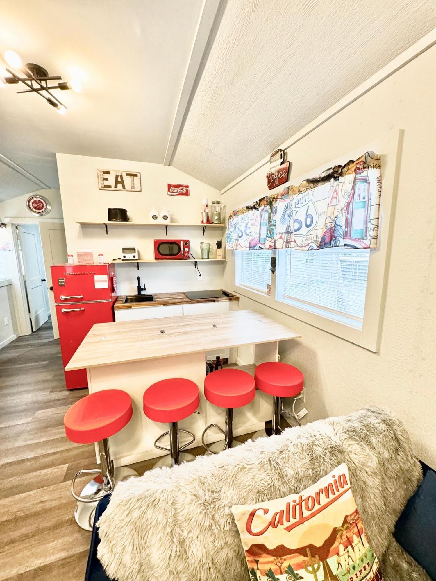 Charming Rt 66 Tiny Cabin-mins To Main St Holiday home Bandera